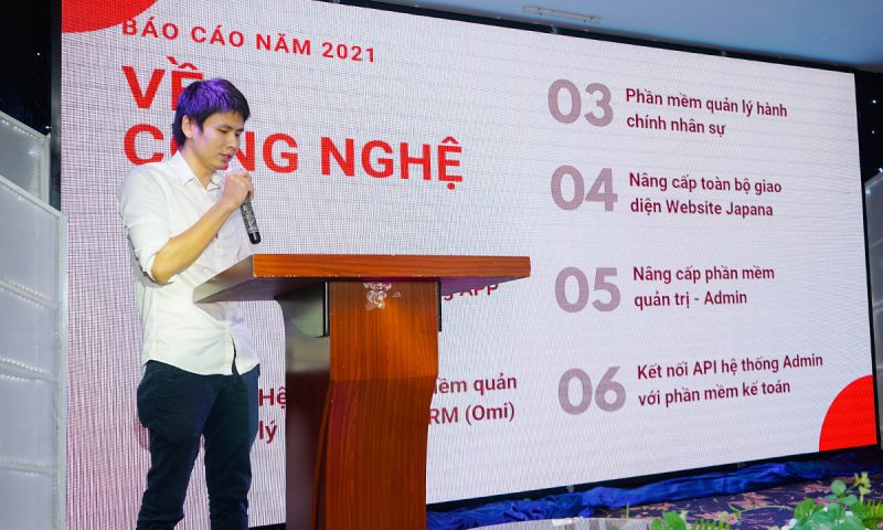 Ông Hồ Đoàn Trung phát biểu tổng kết năm 2021