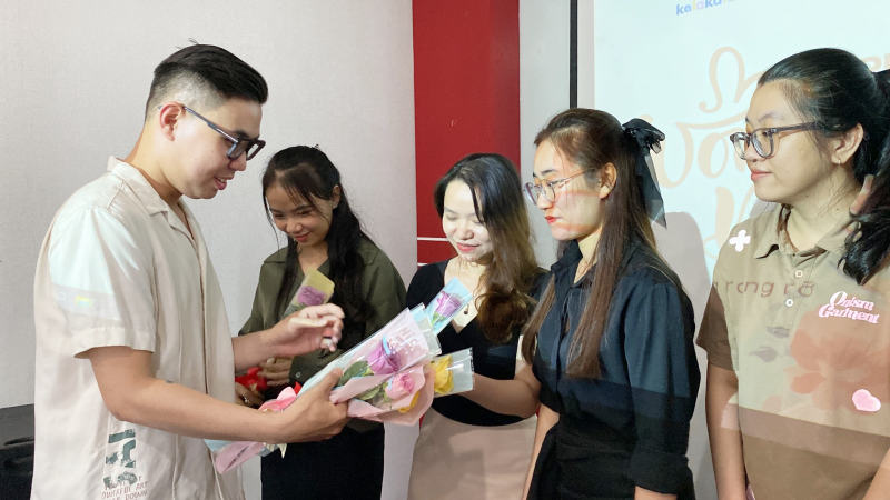Chúc mừng 8/3 – Ngày của những đóa hồng rạng rỡ