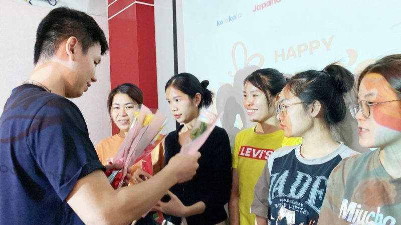 Chúc mừng 8/3 – Ngày của những đóa hồng rạng rỡ